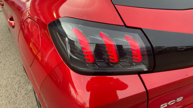 Peugeot 208 1.2 PureTech 100 Allure 5dr Petrol Hatchback